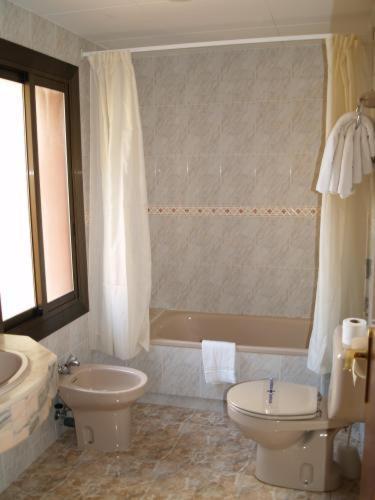 Hotel Hostal Del Sol Sant Feliu de Guíxols Zewnętrze zdjęcie