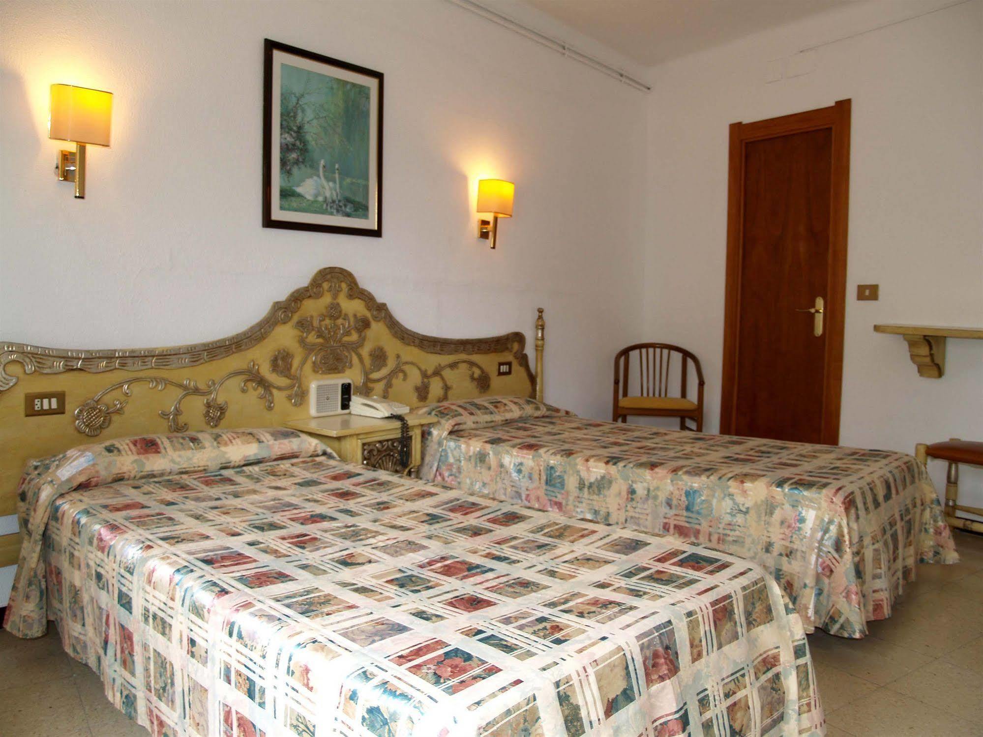 Hotel Hostal Del Sol Sant Feliu de Guíxols Zewnętrze zdjęcie