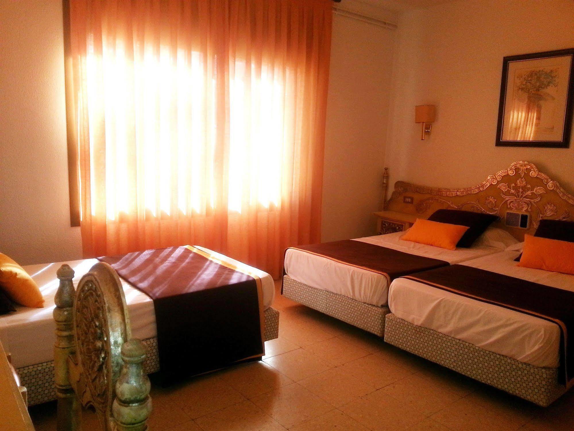 Hotel Hostal Del Sol Sant Feliu de Guíxols Zewnętrze zdjęcie
