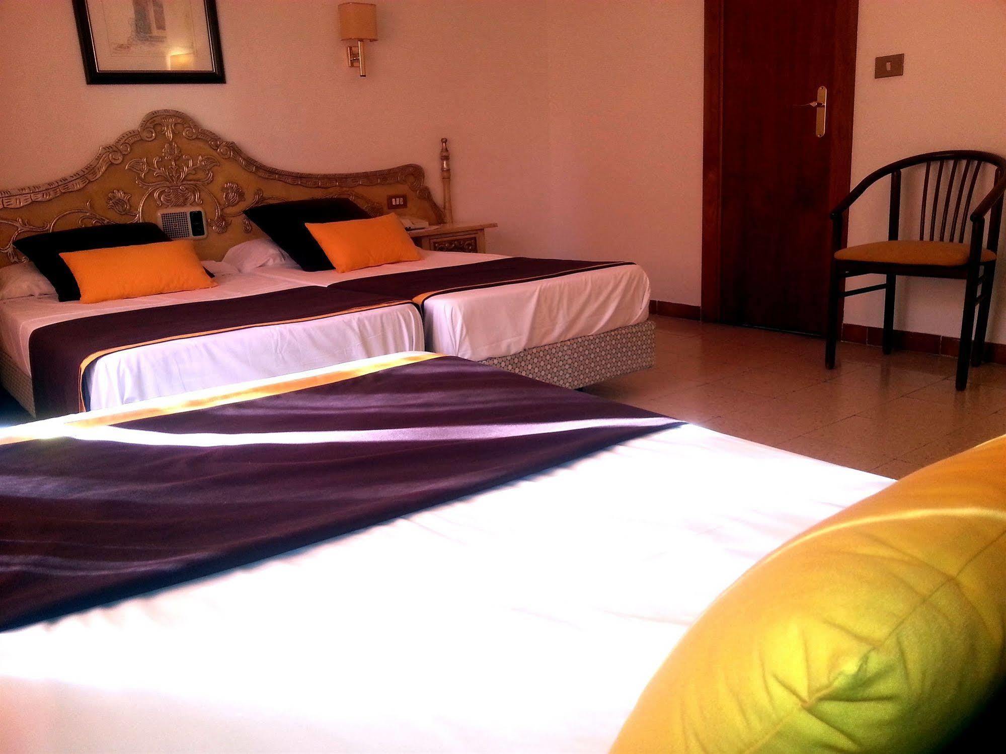 Hotel Hostal Del Sol Sant Feliu de Guíxols Zewnętrze zdjęcie