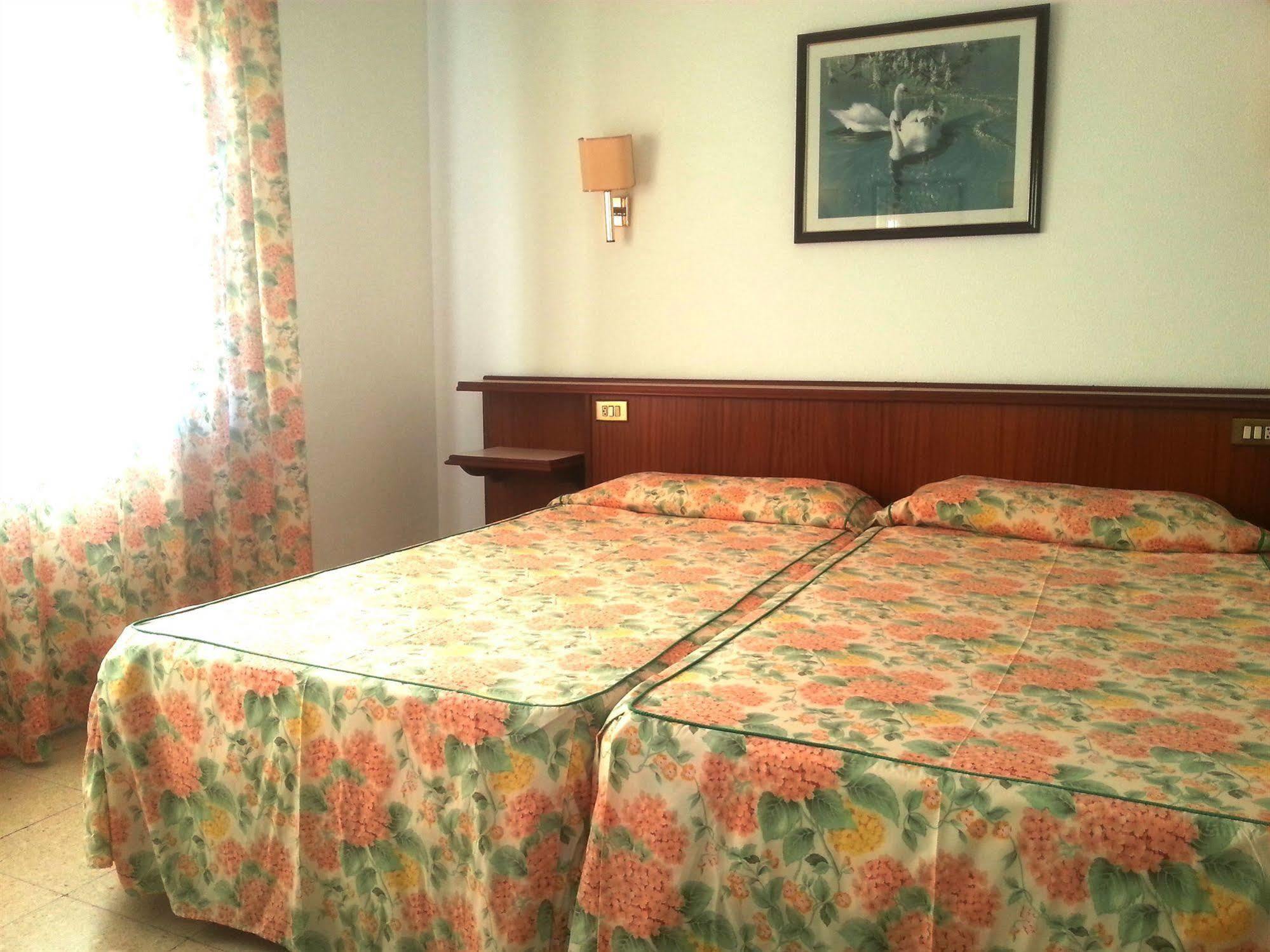 Hotel Hostal Del Sol Sant Feliu de Guíxols Zewnętrze zdjęcie
