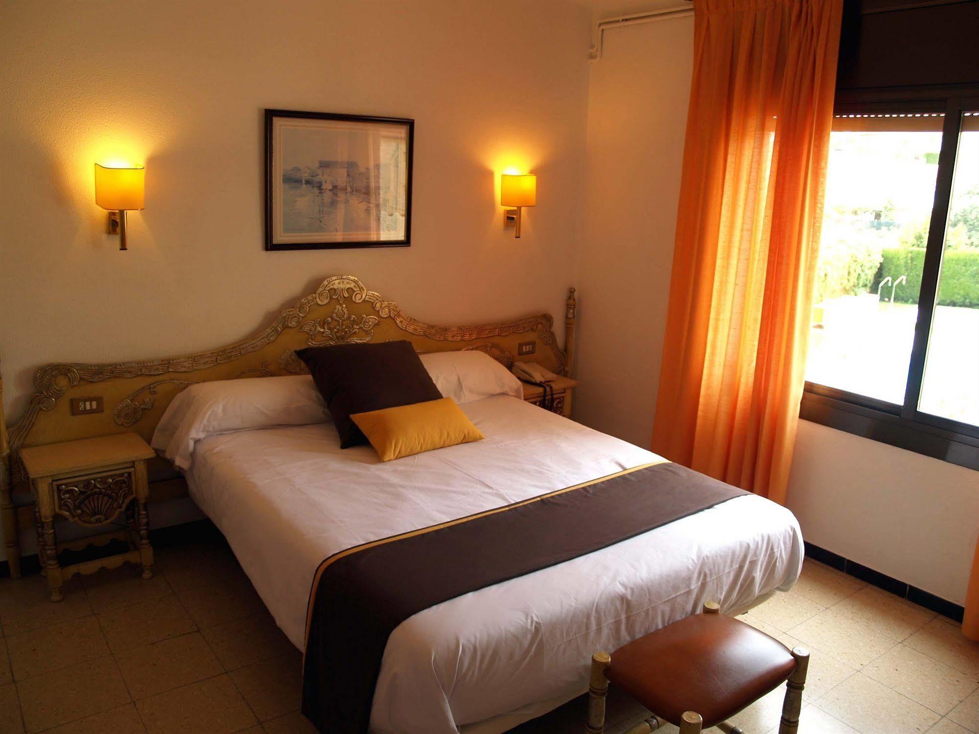 Hotel Hostal Del Sol Sant Feliu de Guíxols Zewnętrze zdjęcie