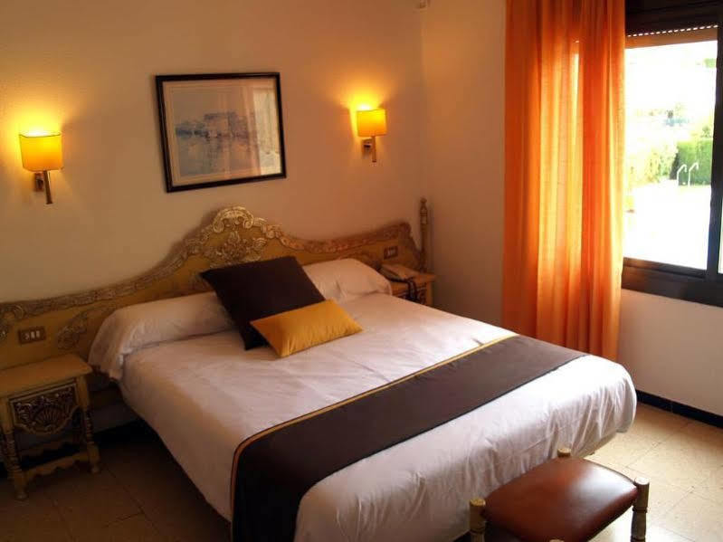 Hotel Hostal Del Sol Sant Feliu de Guíxols Zewnętrze zdjęcie