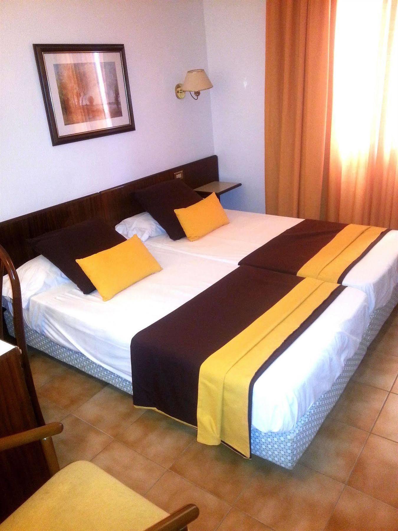 Hotel Hostal Del Sol Sant Feliu de Guíxols Zewnętrze zdjęcie